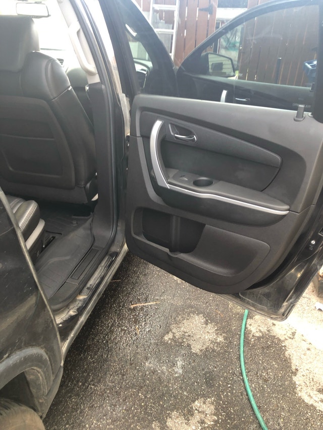 GMC acadia 2011 — photo 2