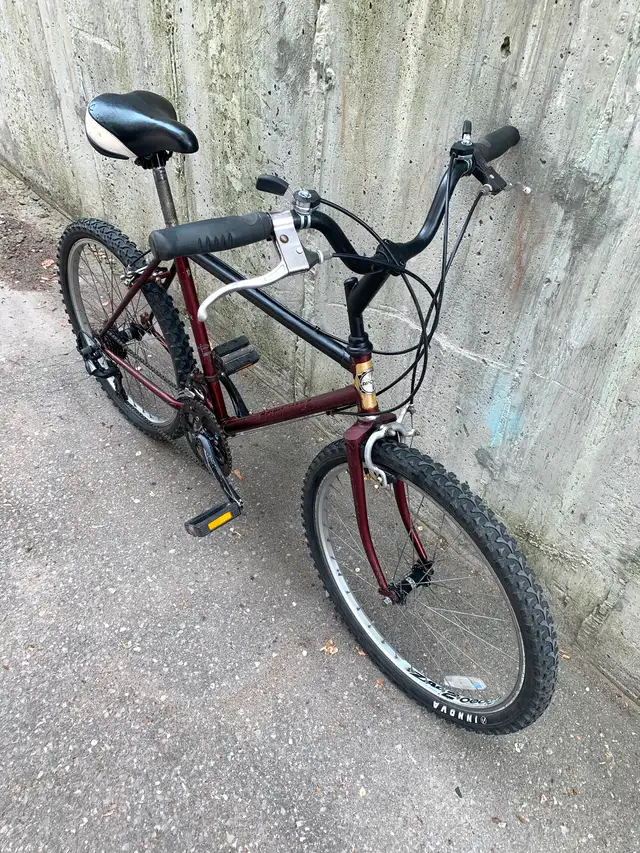 Nice custom built 21 speed burgundy Apollo city commuter, tuned62864365817857121