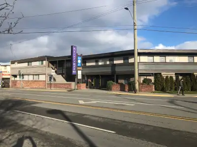 One Single Queen Suite available from $1100.00 per month (no taxes) at the Scotsman Motel. Each of o...