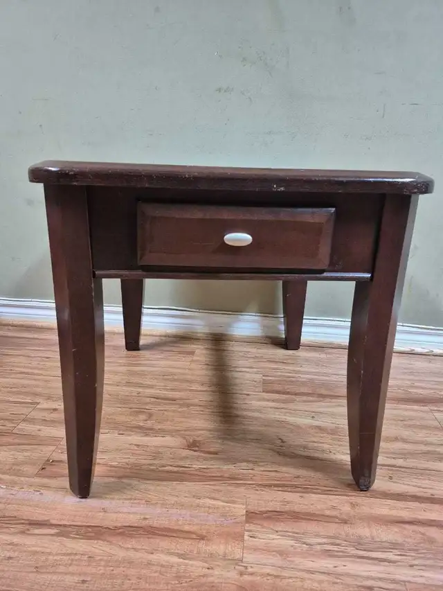 Wooden Side Table in Coffee Tables in Mississauga / Peel Region - Image 4