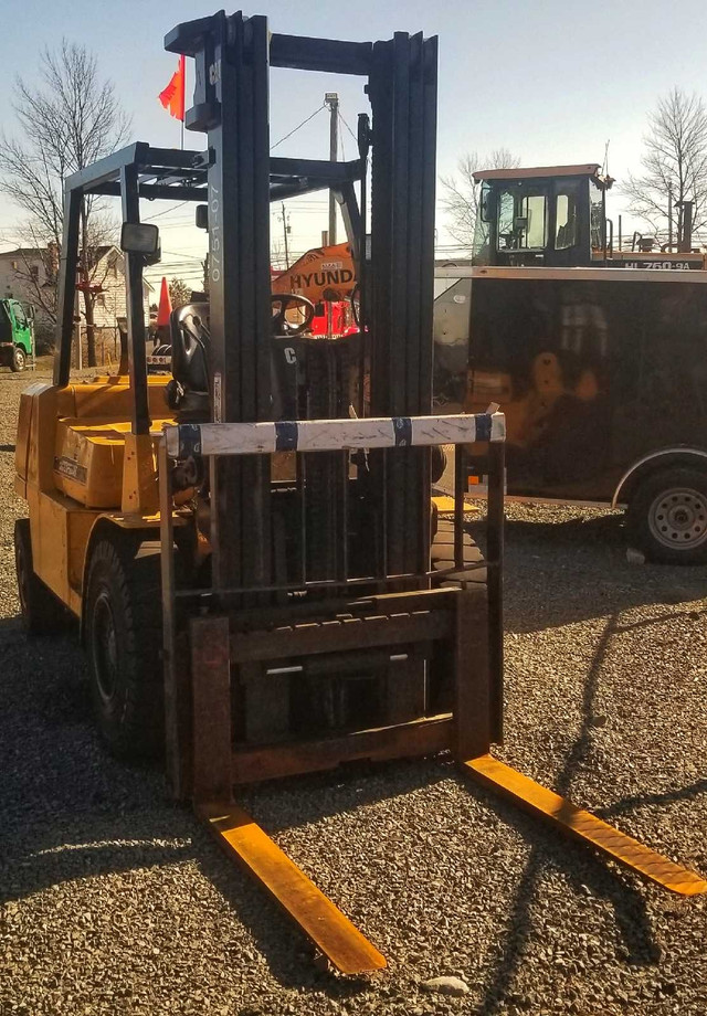 2007 Caterpillar 9,000 lbs Pneumatic Tire Forklift - *LPG* in Other in Bedford - Image 3