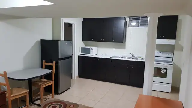 Bachelor studio basement apartment furnished, with separate entr in Long Term Rentals in Markham / York Region - Image 5
