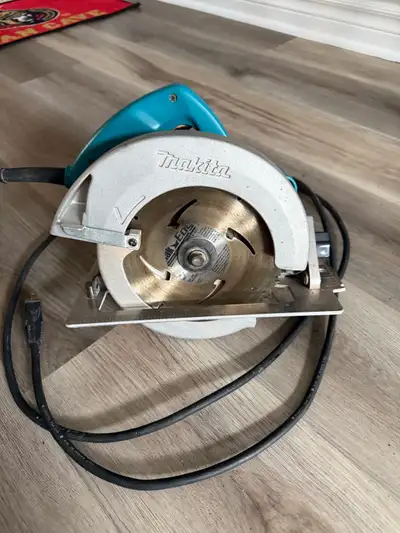 Makita circular saw (5007NB) in excellent condition. Not heavily used.