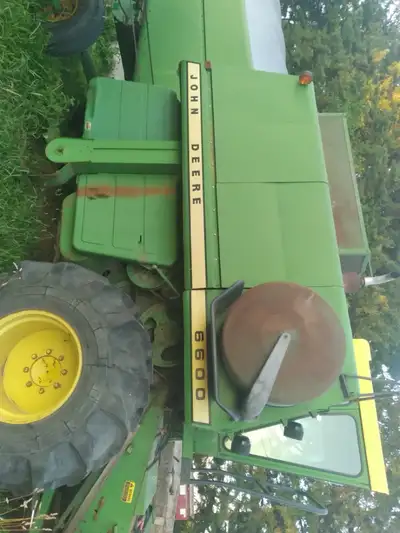 John Deere 6600 combine for sale. Runs good. Could use set of front tires. Hydrostatic. Good tin wor...