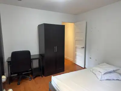4 CHAMBRES À LOUER POUR AOÛT/SEPTEM SEPTEMBRE PLATEAU MONT ROYAL