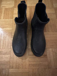 Rubber boots size 8