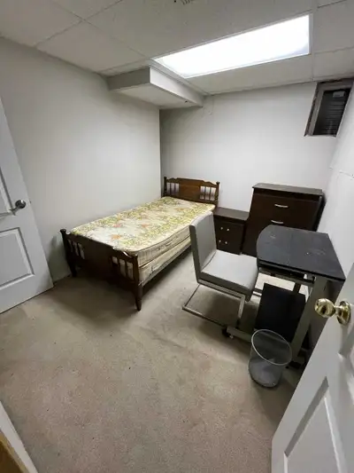Available now ready to move in. Looking for Students/ international welcome/ working professional. C...