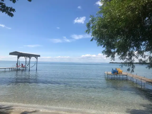 Gorgeous Cottage on Lake Simcoe in Ontario in Canada - Image 4