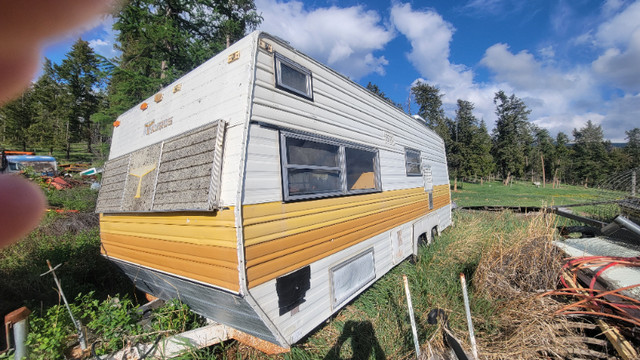Old Camper for saIe. Not street legal anymore in Travel Trailers & Campers in Cranbrook - Image 3