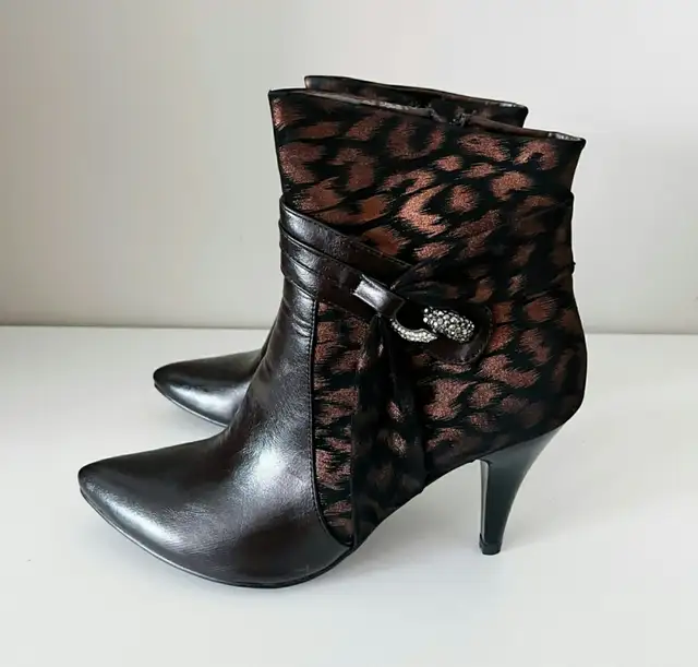 BRAND NEW - LuvShoes (Size 9.5) Buckle Ankle Women's Boots Shoes