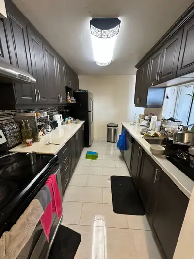 BRIHT AND SPACIOUS CONDO ROOM WITH PRIVATE WASHROOM AND PARKING AVAILABLE FOR RENT IN MISSISSAUGA AD...