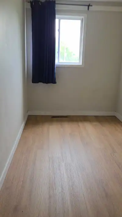 Windsor Park on Elizabeth Road. Mature, quiet and established area. One roon for rent in a 2 bedroom...