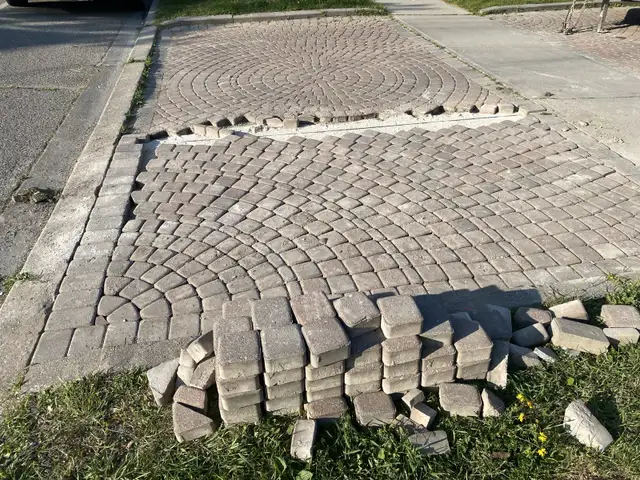 Interlock: New / re-install / repair  in Interlock, Paving & Driveways in Oakville / Halton Region - Image 2