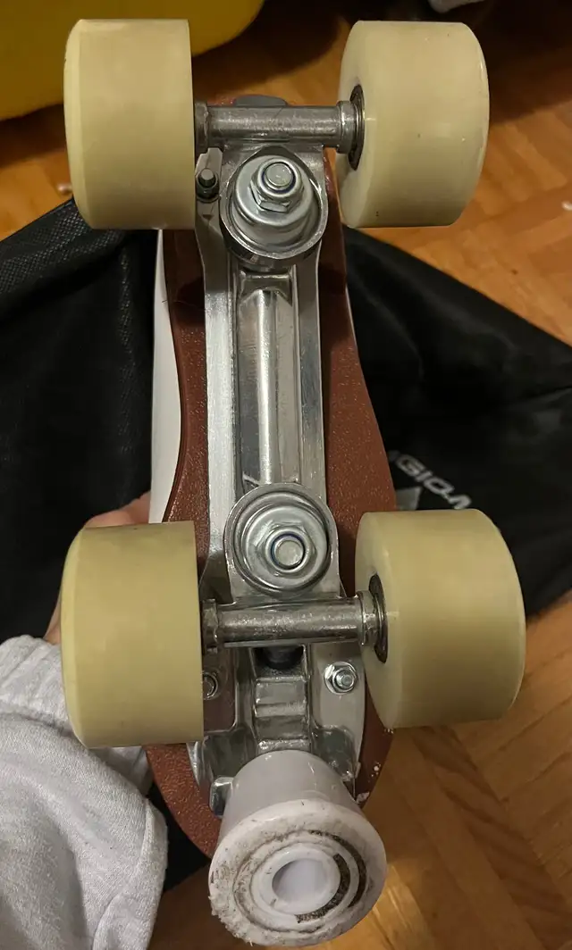 ROLLER SKATES in Skates & Blades in City of Toronto - Image 4