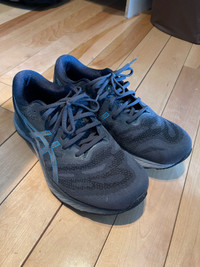 Asics Men's Gel-Nimbus 23 shoes.  Size 11.  Like new.