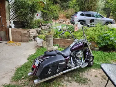 Road king classic, 88cc runs good lots of custom stuff, needs new front fork seals. Comes with leath...