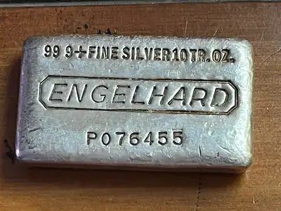 The Engelhard 10 oz Silver Bar – P Series Loaf is a highly sought-after vintage bullion piece weighi...