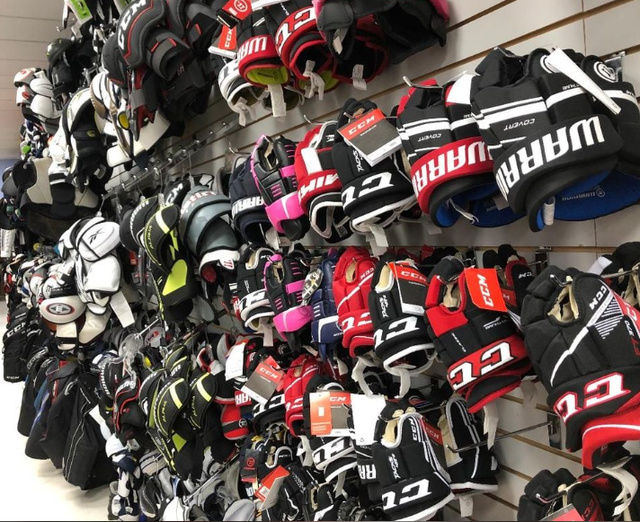 New used hockey equipment: skates helmets pants gloves shoulders in Hockey in Oakville / Halton Region - Image 2