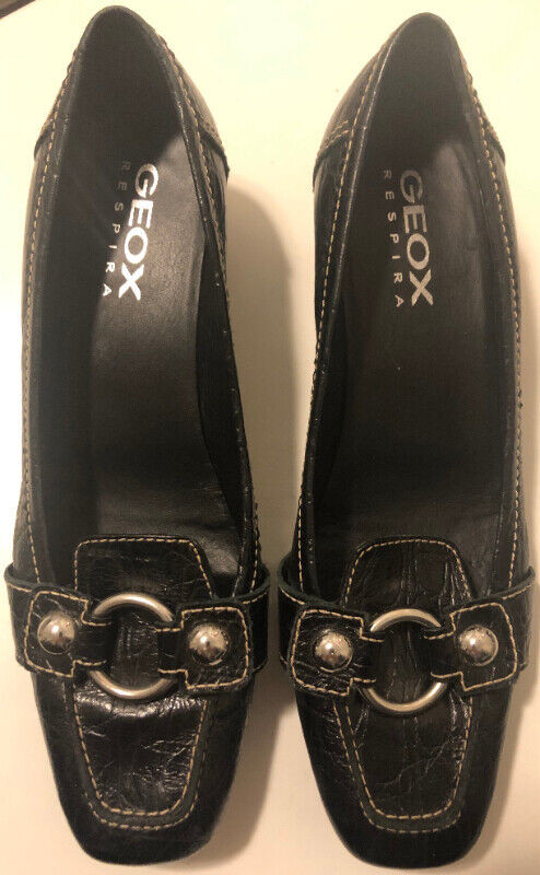 GEOX RESPIRA WOMENS LOAFERS (EU 37 1/2 US 7 1/2) in Women's - Shoes in City of Toronto