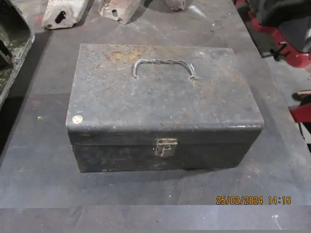 SMALL PORTABLE JIG SAW in Power Tools in Hamilton - Image 5