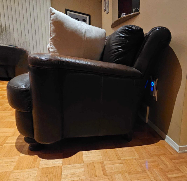 Brown Leather Sofa dans Sofas et futons  à Ville de Montréal - Image 4