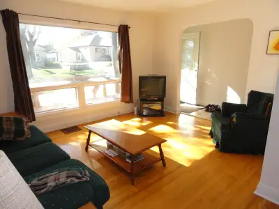 SHARED HOUSE / STUDENTS or YOUNG PROFESSIONAL WANTED 2 Bedrooms available for the winter/spring seme...