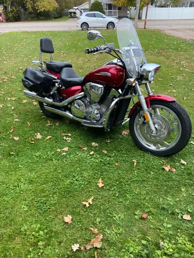 45,800 kms, very good condition. Always maintained and stored in winter. New plugs, air filter, vacu...