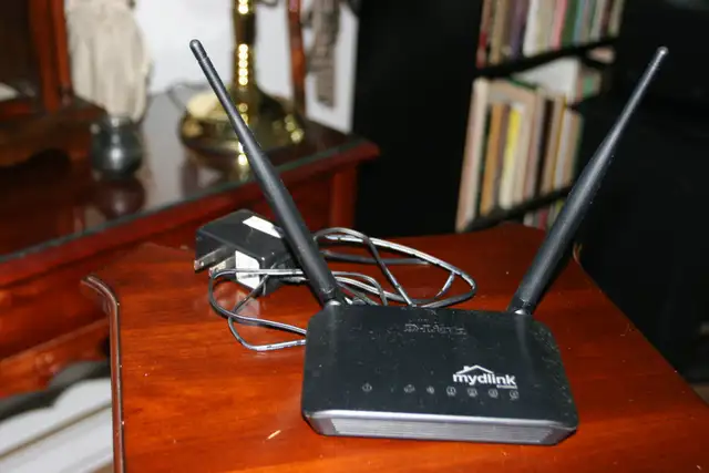 Wifi D-Link / câble HDMI in Cables & Connectors in Granby - Image 3