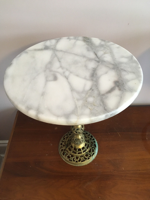 VINTAGE 2PC SET - SOLID MARBLE AND BRASS TABLES / SIDE TABLE in Other Tables in Belleville - Image 2
