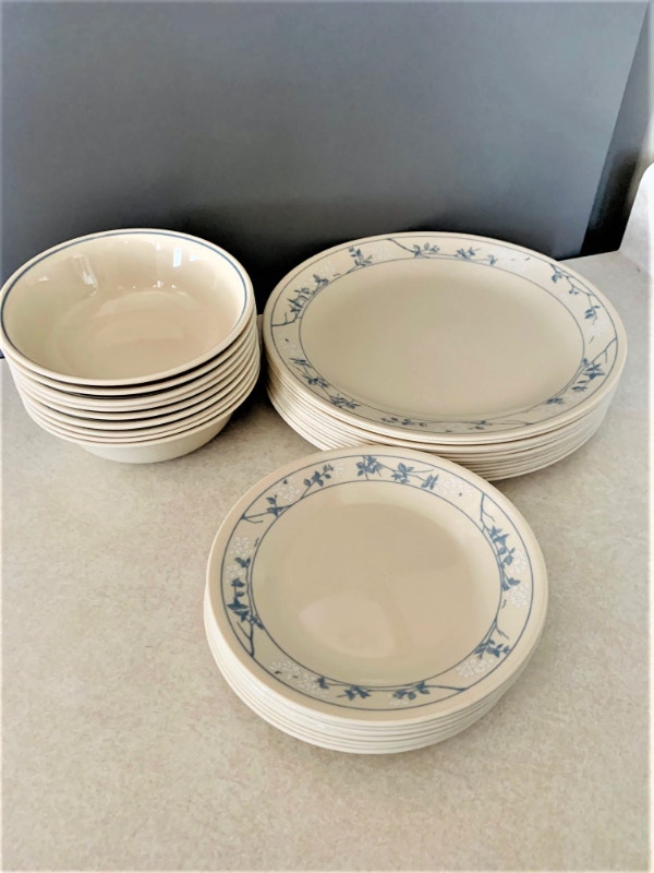 CORELLE PLATES/SAUCERS/BOWLS ASSORTEDVINTAGE USED Kitchen & Dining