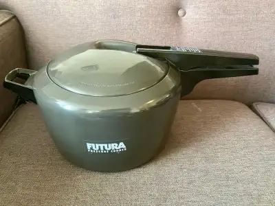 Hawkins Futura non-stick pressure cooker - brand new