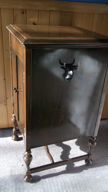 Meuble de gramophone revalorisé en cabinet à boisson. dans Art et objets de collection  à Trois-Rivières - Image 4