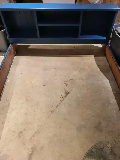 Not just for hippies anymore!! This California Queen sized waterbed is longer than standard queen si...