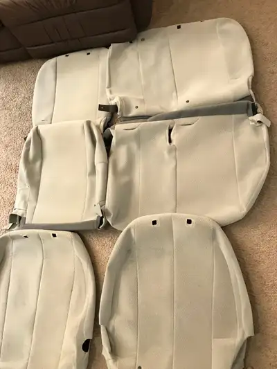 2014 Toyota Sienna LE 7 Seater Toyota Original Fabric Seat Covers - Gray Color. In good and neat con...