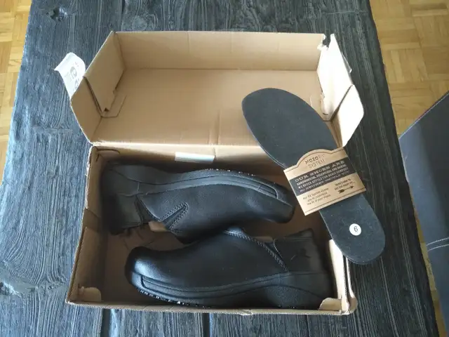 Mozo Forza Leather Food Service Women's Shoes sz6 in Women's - Shoes in City of Toronto - Image 2