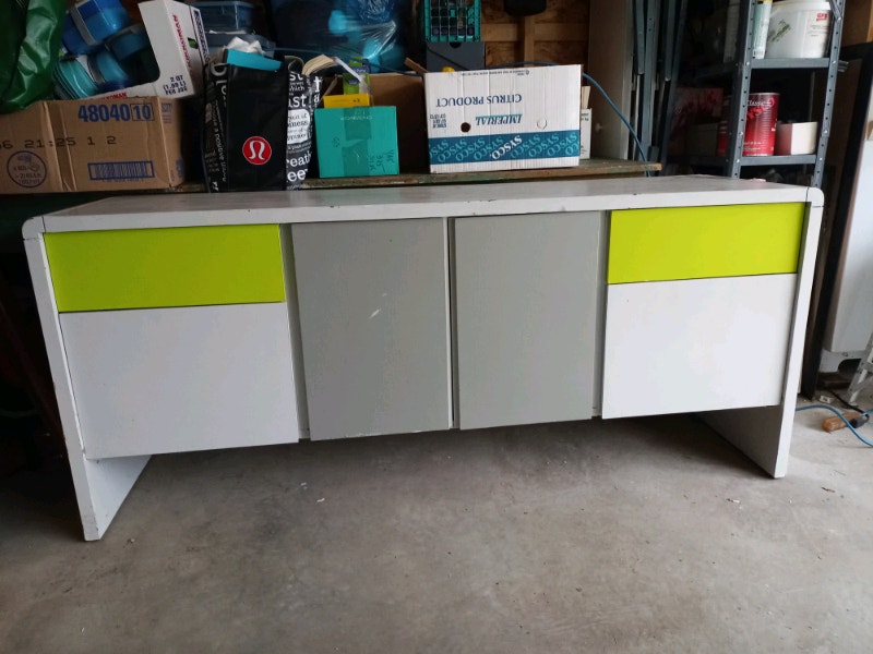 Sturdy . Pick up preferred. Please text 780.908.6947 Free