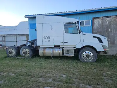 2009 Volvo parts truck for sale, engine and transmission are sold, everything else is still availabl...