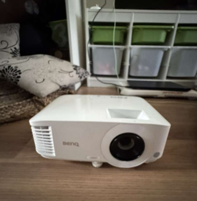 Projecteur BenQ 1080p Full HD – Image top, prêt à utiliser, View more