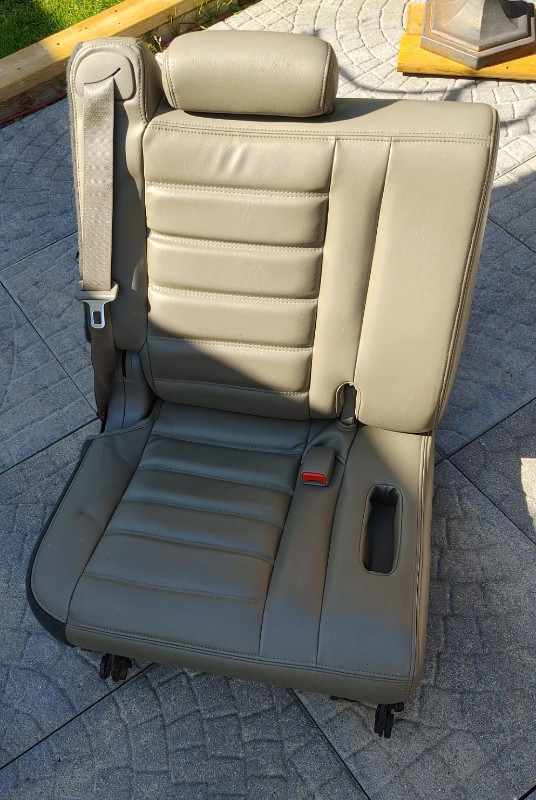 Hummer H2 Rear Leather Seat and Plug in Bumper Booster Cables in Other Parts & Accessories in Sudbury - Image 3