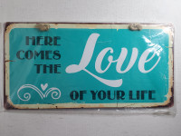 Metal plate decoration here comes the love of your life / plaque