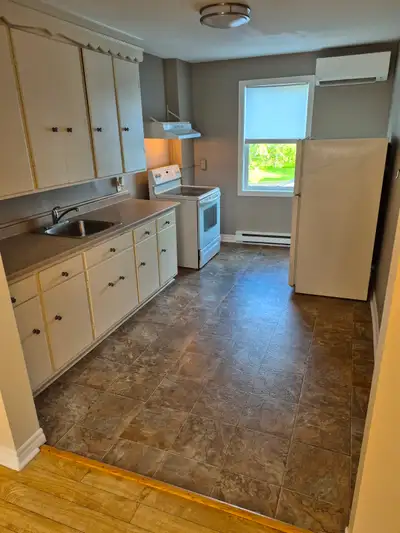 Clean, bright, freshly painted one bedroom apartment on 2nd floor of historic building. Month to mon...