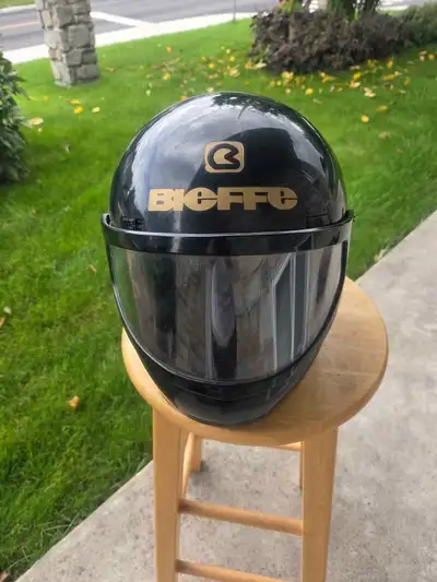 Motorcycle helmet/Casque de moto Motorcycle helmet/Casque de moto Size: Medium (57-58 cm)