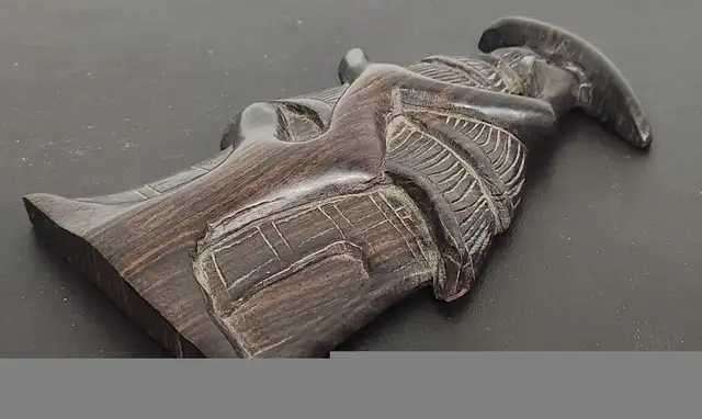 Wooden Carving Wall Hanging in Home Décor & Accents in Kitchener / Waterloo - Image 4