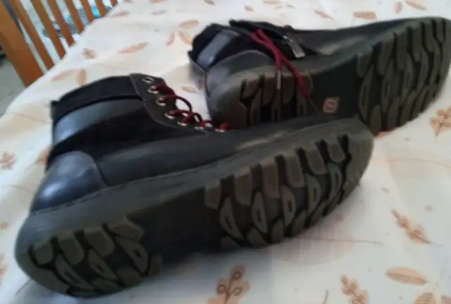 bottes hiver en cuir femme grandeur 6.5  comme neuf in Women's - Shoes in Québec City - Image 3