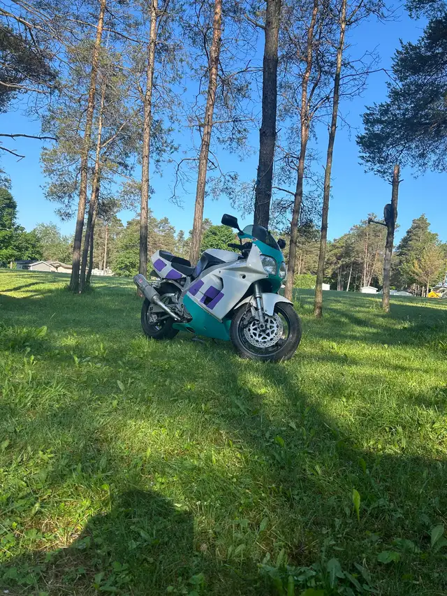 1997 Yamaha YZF750R in Sport Bikes in Mississauga / Peel Region - Image 4