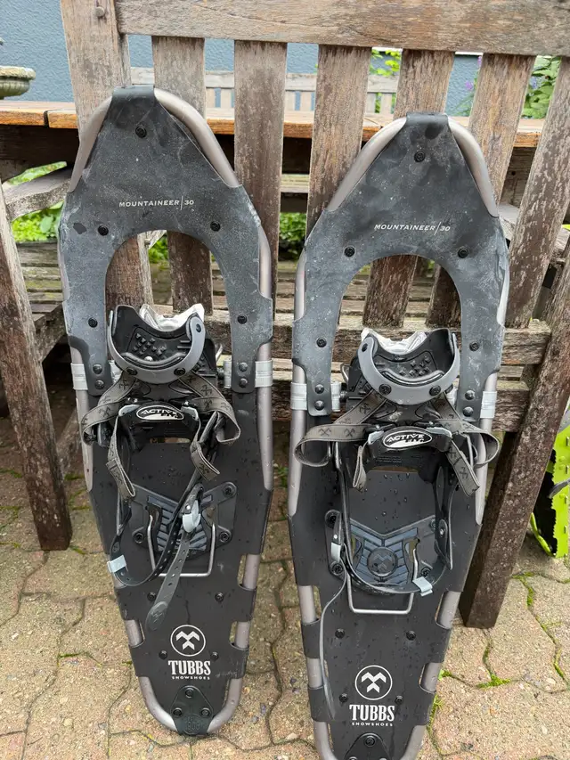Snow Shoes in Other in Calgary - Image 3