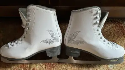 A pair of Bladerunner Aurora skates, size 7, View more