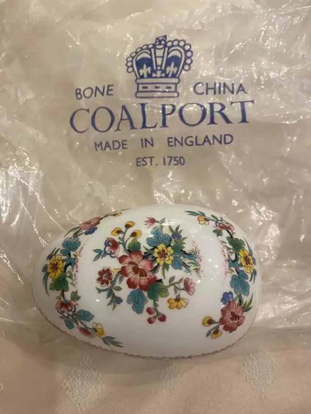 Coalport Egg in Arts & Collectibles in Mississauga / Peel Region - Image 2