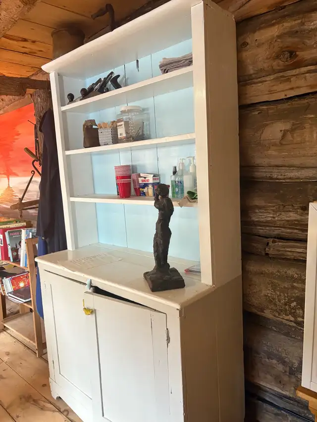 Antique Hutch in Hutches & Display Cabinets in Kawartha Lakes - Image 4