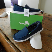 VERY COOL SANUK CANVAS SHOES...